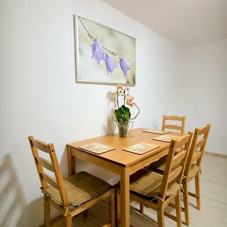 Esja Ul Golebia 56 Homestay szállás